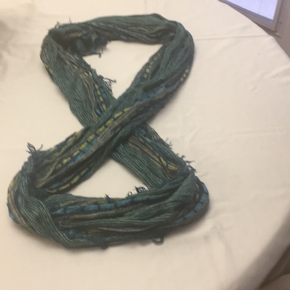 Beautiful Pull Through Scraf - Picture 1 of 3